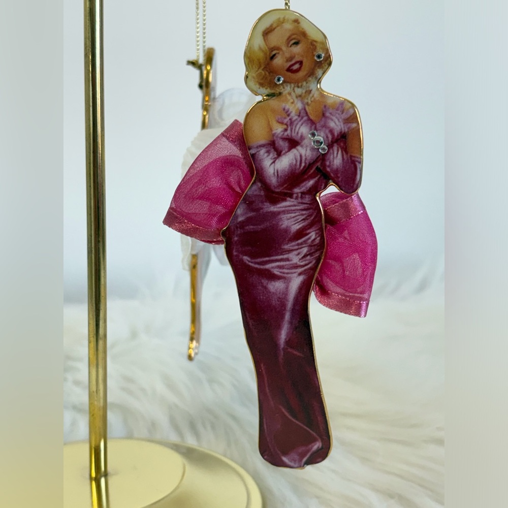 5pc The Bradford Exchange Marilyn Monroe Figurine’s “The Glamorous Miss Monroe”